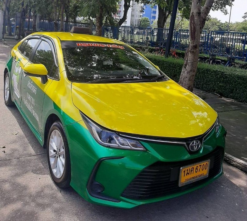 SmartTaxi-van ให้บริการแท็กซี่ ได้รถใหม่สะอาด คนขับสุภาพ และชำนาญเส้นทาง