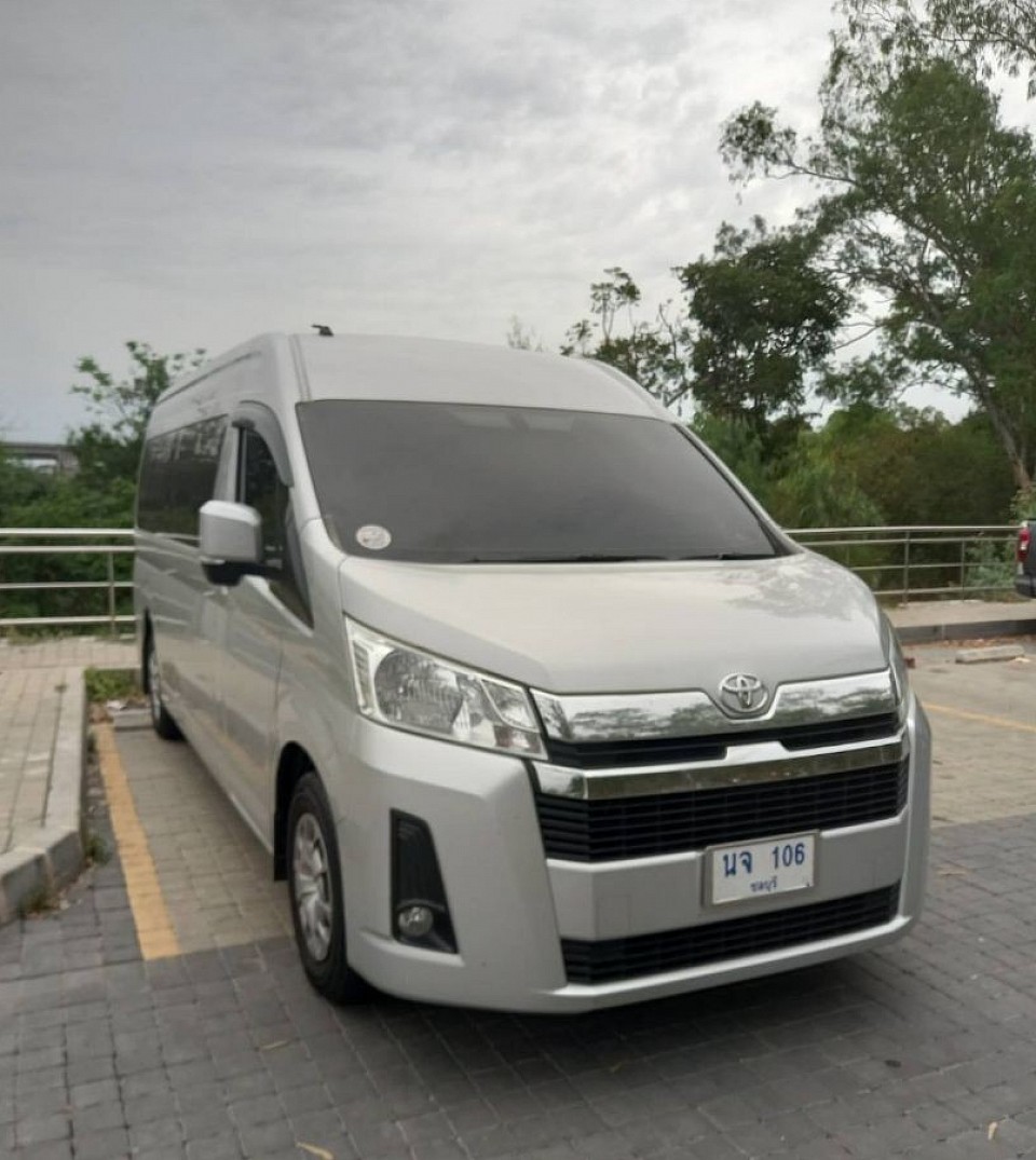 Smarttax van บริการรถตู้ vip รุ่นใหม่ 8-10 ที่นั่ง